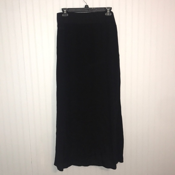 No Boundaries || Long Black Skirt - Picture 3 of 6